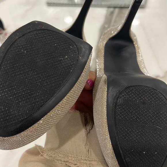 Shimmery Gold High Heel Platform Pumps,NWT, sz 9 - Picture 9 of 13